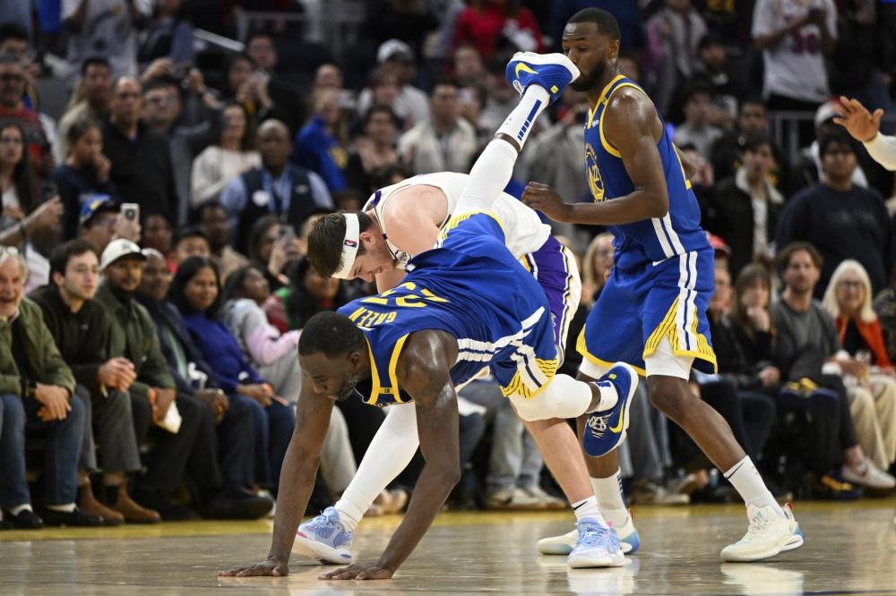 后防出现空 后防出现空